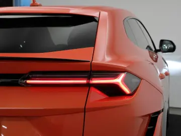 LAMBORGHINI Urus Sport