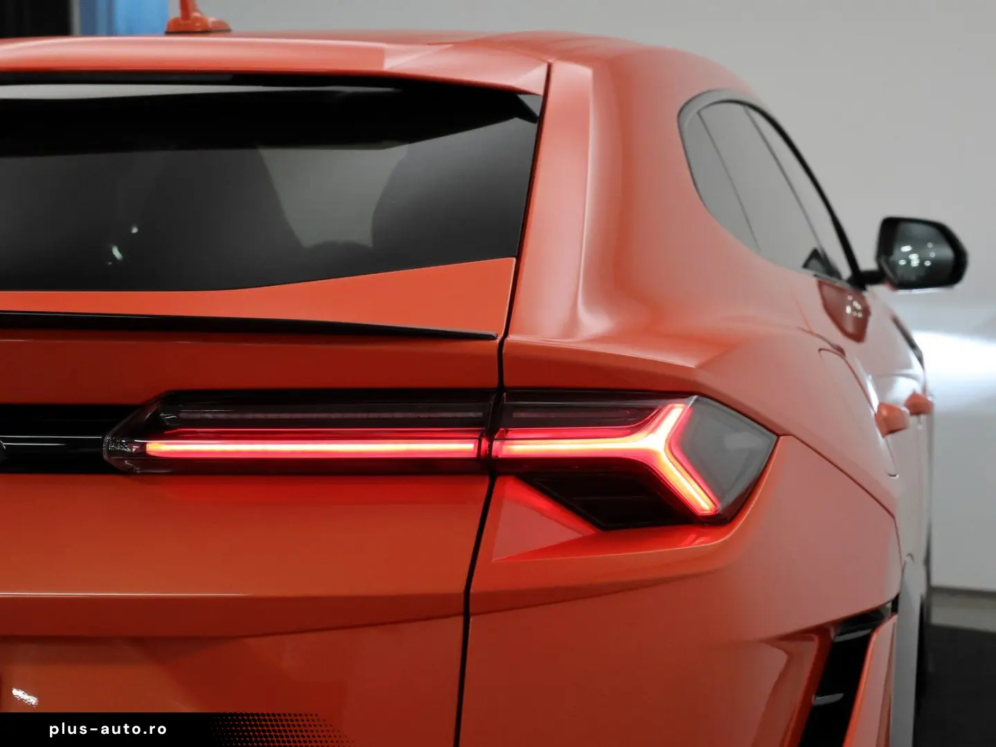 LAMBORGHINI Urus Sport