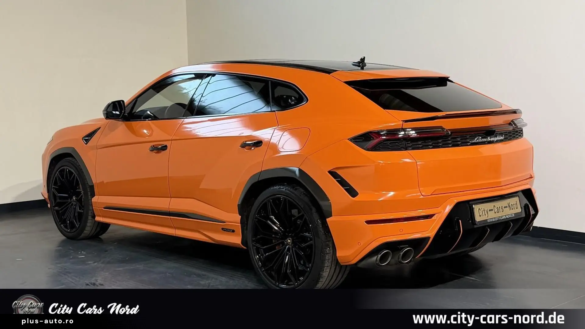 LAMBORGHINI URUS SE AKRAPOVIC B&O MASSAGE PANORAMA