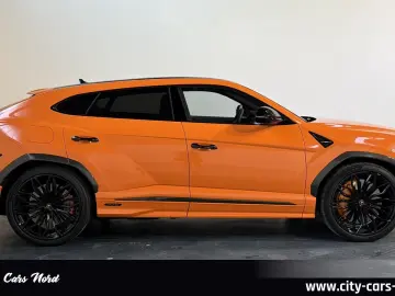 LAMBORGHINI URUS SE AKRAPOVIC B&O MASSAGE PANORAMA