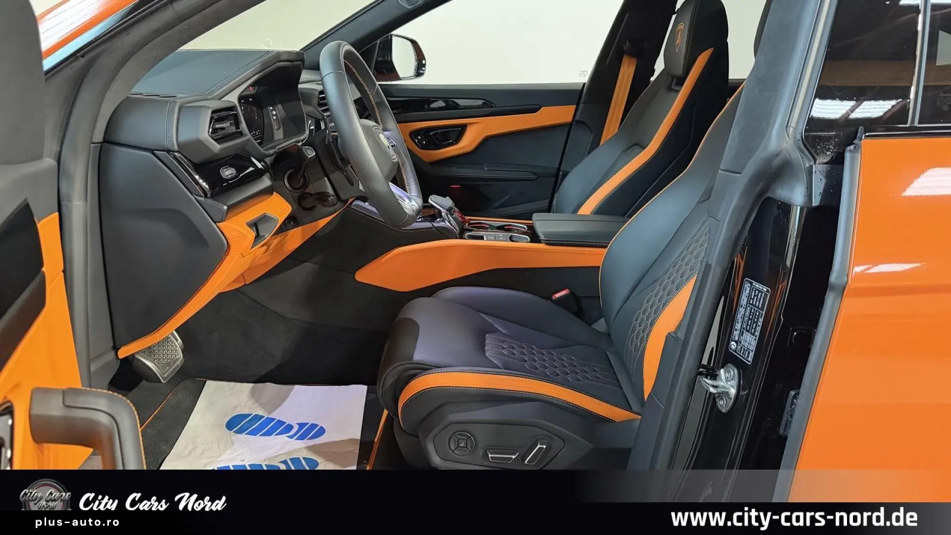 LAMBORGHINI URUS SE AKRAPOVIC B&O MASSAGE PANORAMA