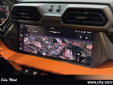 LAMBORGHINI URUS SE AKRAPOVIC B&O MASSAGE PANORAMA
