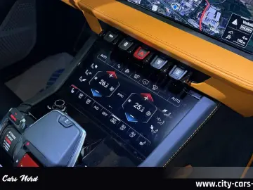 LAMBORGHINI URUS SE AKRAPOVIC B&O MASSAGE PANORAMA