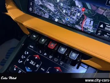 LAMBORGHINI URUS SE AKRAPOVIC B&O MASSAGE PANORAMA