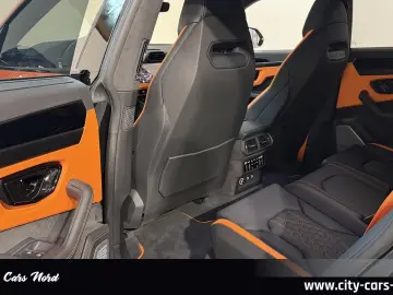 LAMBORGHINI URUS SE AKRAPOVIC B&O MASSAGE PANORAMA