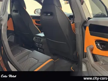 LAMBORGHINI URUS SE AKRAPOVIC B&O MASSAGE PANORAMA