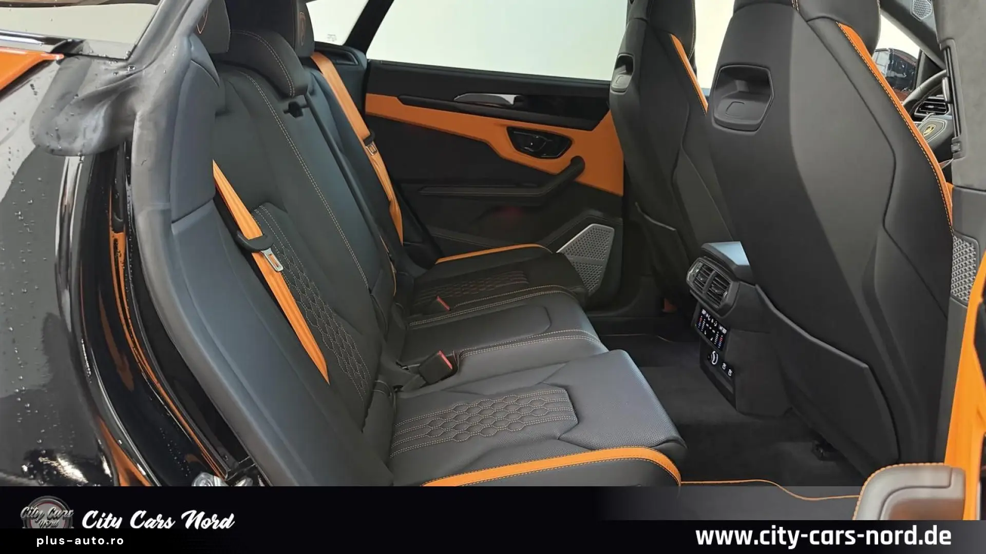 LAMBORGHINI URUS SE AKRAPOVIC B&O MASSAGE PANORAMA