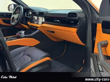 LAMBORGHINI URUS SE AKRAPOVIC B&O MASSAGE PANORAMA