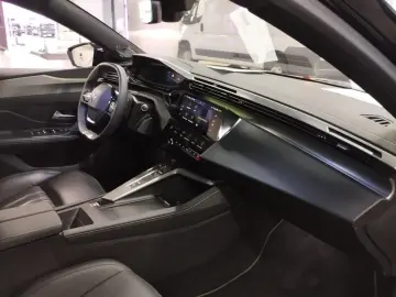 PEUGEOT 408 GT Plug-In Hybrid AT8 180PS LEDER 360 KAMERA