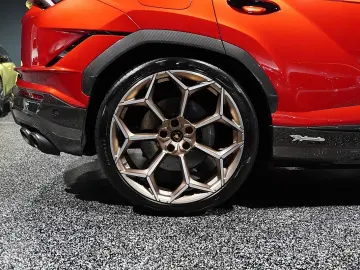 LAMBORGHINI Urus  PERFORMANTE ROSSO EFESTO