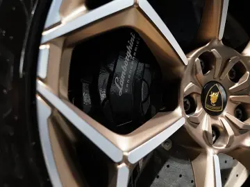 LAMBORGHINI Urus  PERFORMANTE ROSSO EFESTO