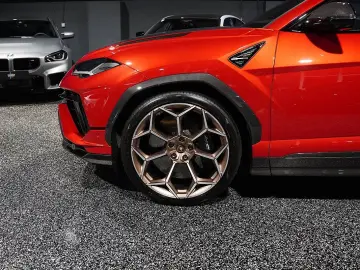 LAMBORGHINI Urus  PERFORMANTE ROSSO EFESTO