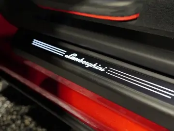 LAMBORGHINI Urus  PERFORMANTE ROSSO EFESTO