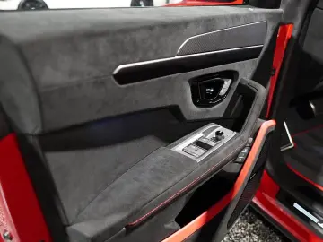 LAMBORGHINI Urus  PERFORMANTE ROSSO EFESTO