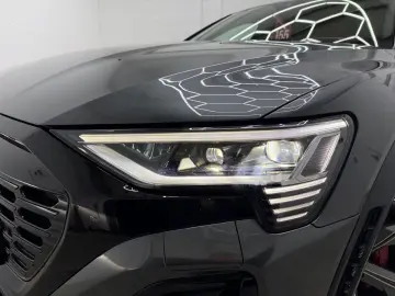 AUDI SQ8 e-tron quattro