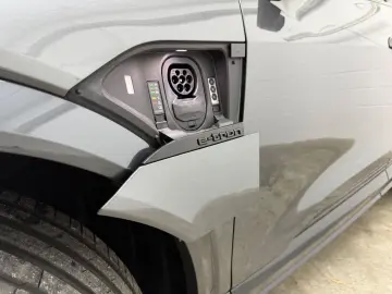 AUDI SQ8 e-tron quattro