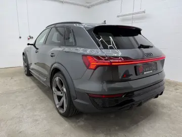 AUDI SQ8 e-tron quattro