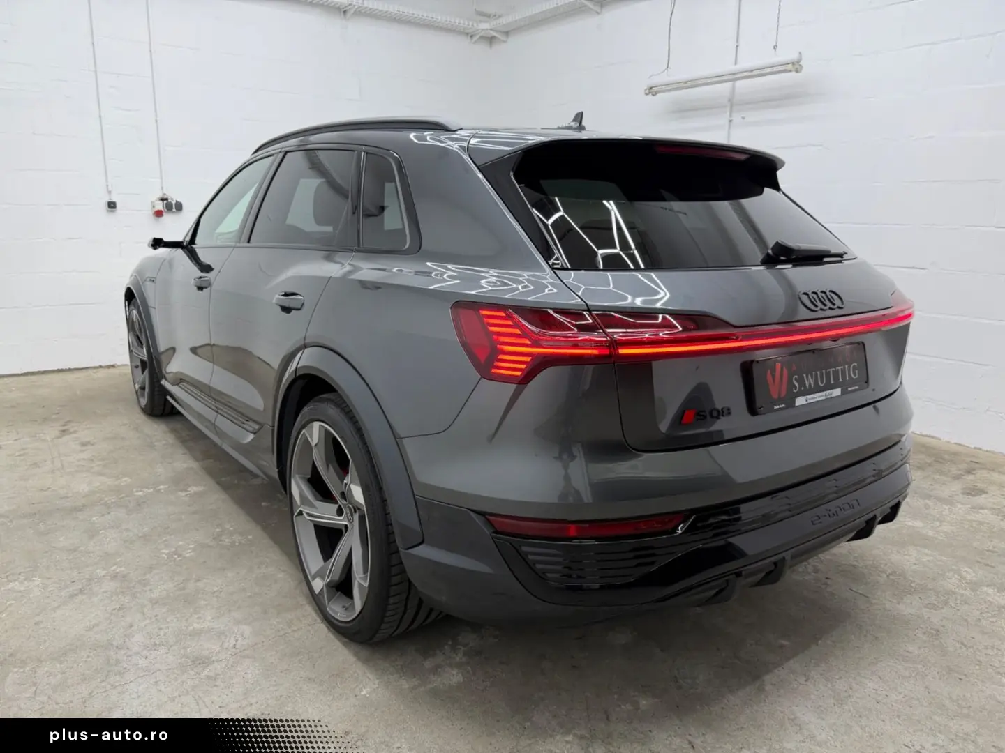AUDI SQ8 e-tron quattro