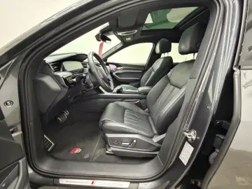 AUDI SQ8 e-tron quattro