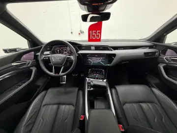 AUDI SQ8 e-tron quattro