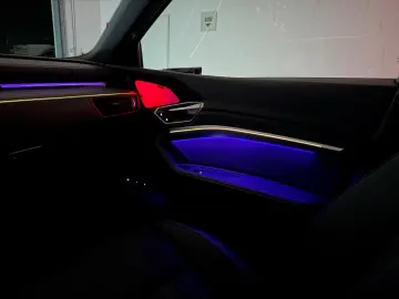 AUDI SQ8 e-tron quattro