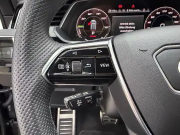 AUDI SQ8 e-tron quattro