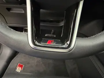 AUDI SQ8 e-tron quattro