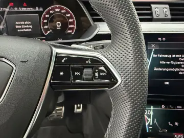 AUDI SQ8 e-tron quattro