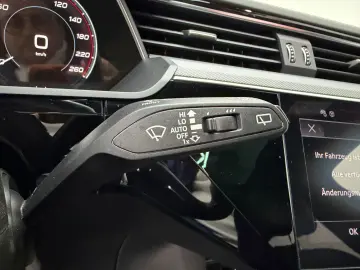 AUDI SQ8 e-tron quattro