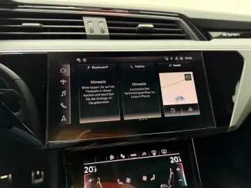 AUDI SQ8 e-tron quattro