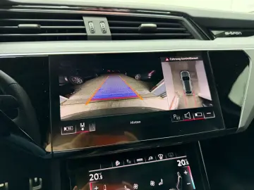 AUDI SQ8 e-tron quattro