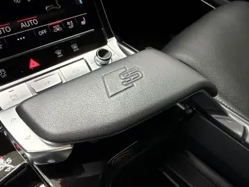 AUDI SQ8 e-tron quattro