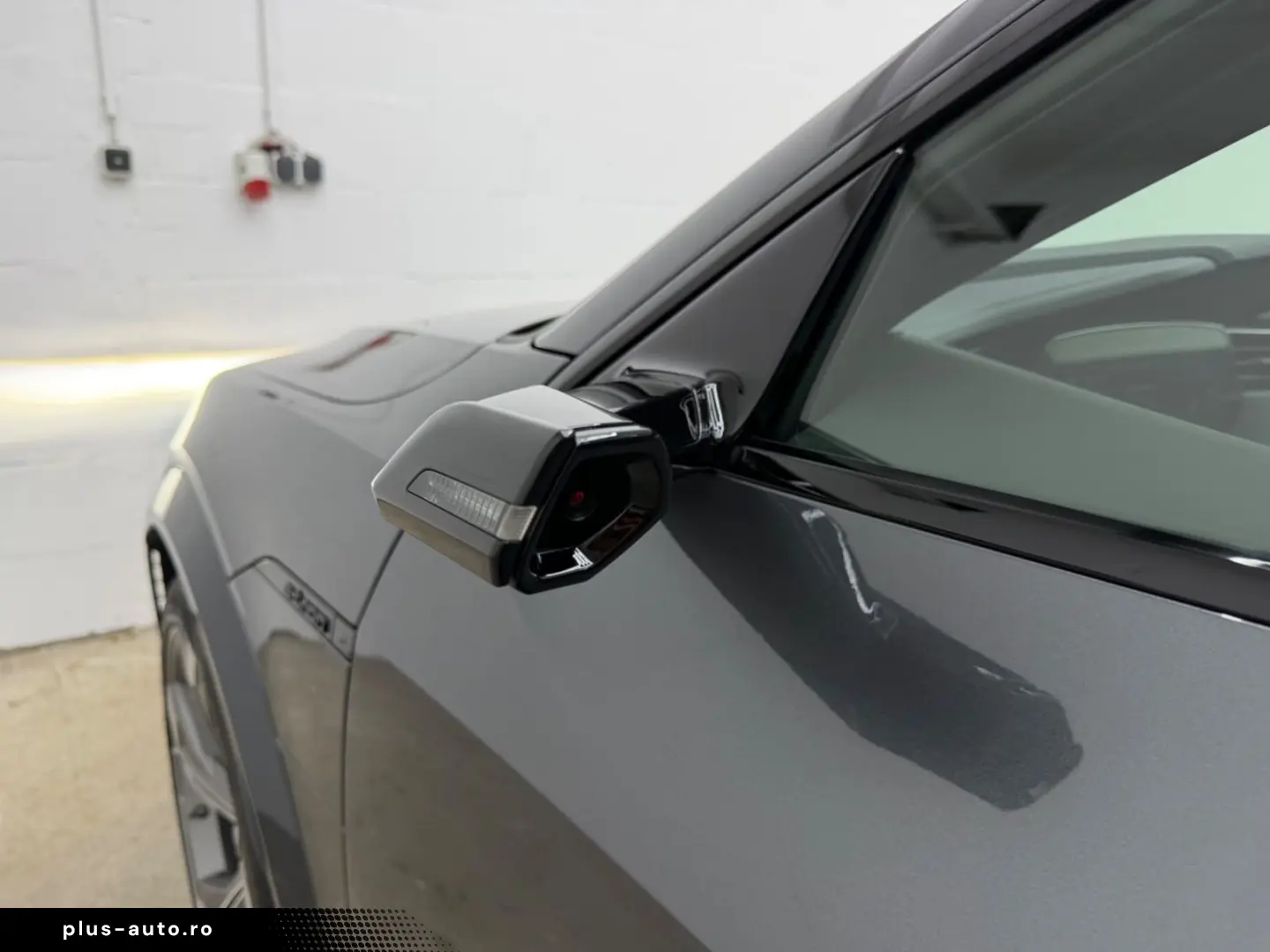 AUDI SQ8 e-tron quattro