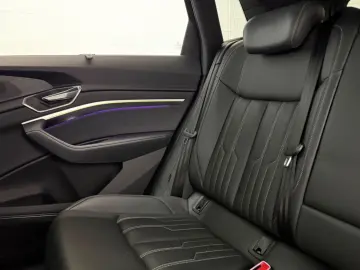 AUDI SQ8 e-tron quattro