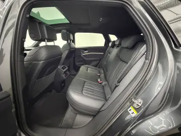 AUDI SQ8 e-tron quattro