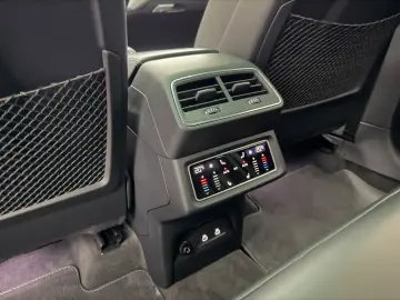 AUDI SQ8 e-tron quattro