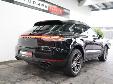 PORSCHE Macan 2.0 PANO AHK PASM CARPLAY R-Kamera 20z