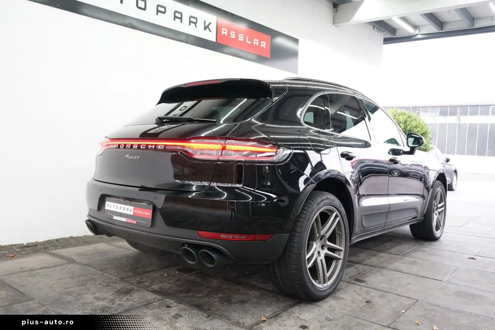 PORSCHE Macan 2.0 PANO AHK PASM CARPLAY R-Kamera 20z