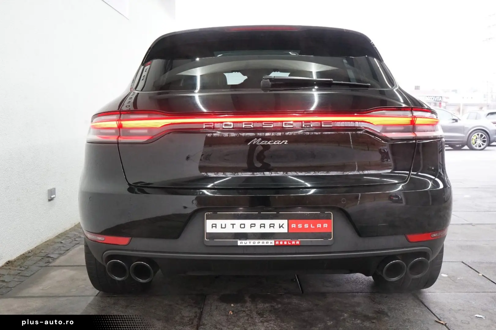 PORSCHE Macan 2.0 PANO AHK PASM CARPLAY R-Kamera 20z