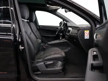 PORSCHE Macan 2.0 PANO AHK PASM CARPLAY R-Kamera 20z