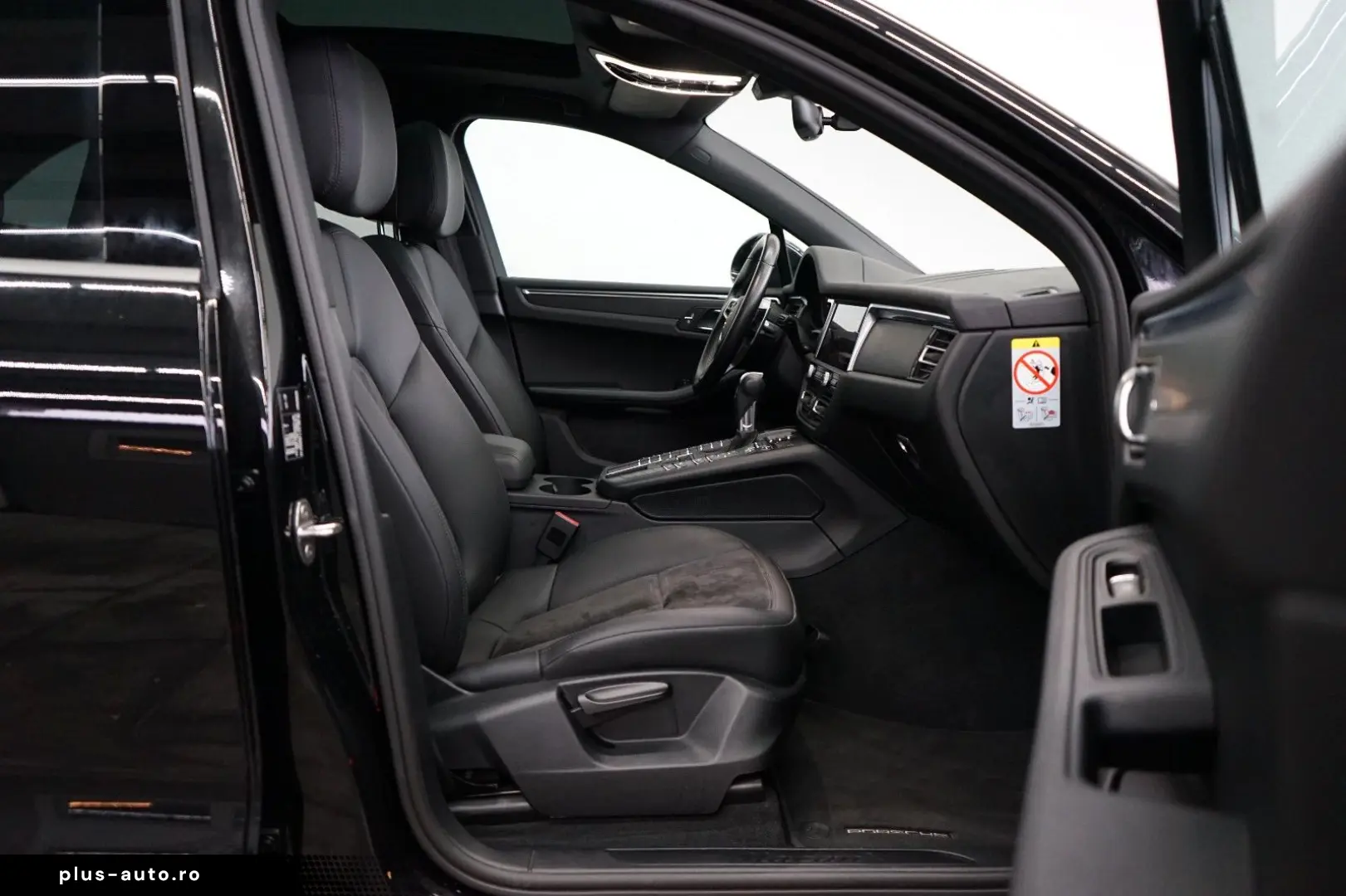 PORSCHE Macan 2.0 PANO AHK PASM CARPLAY R-Kamera 20z