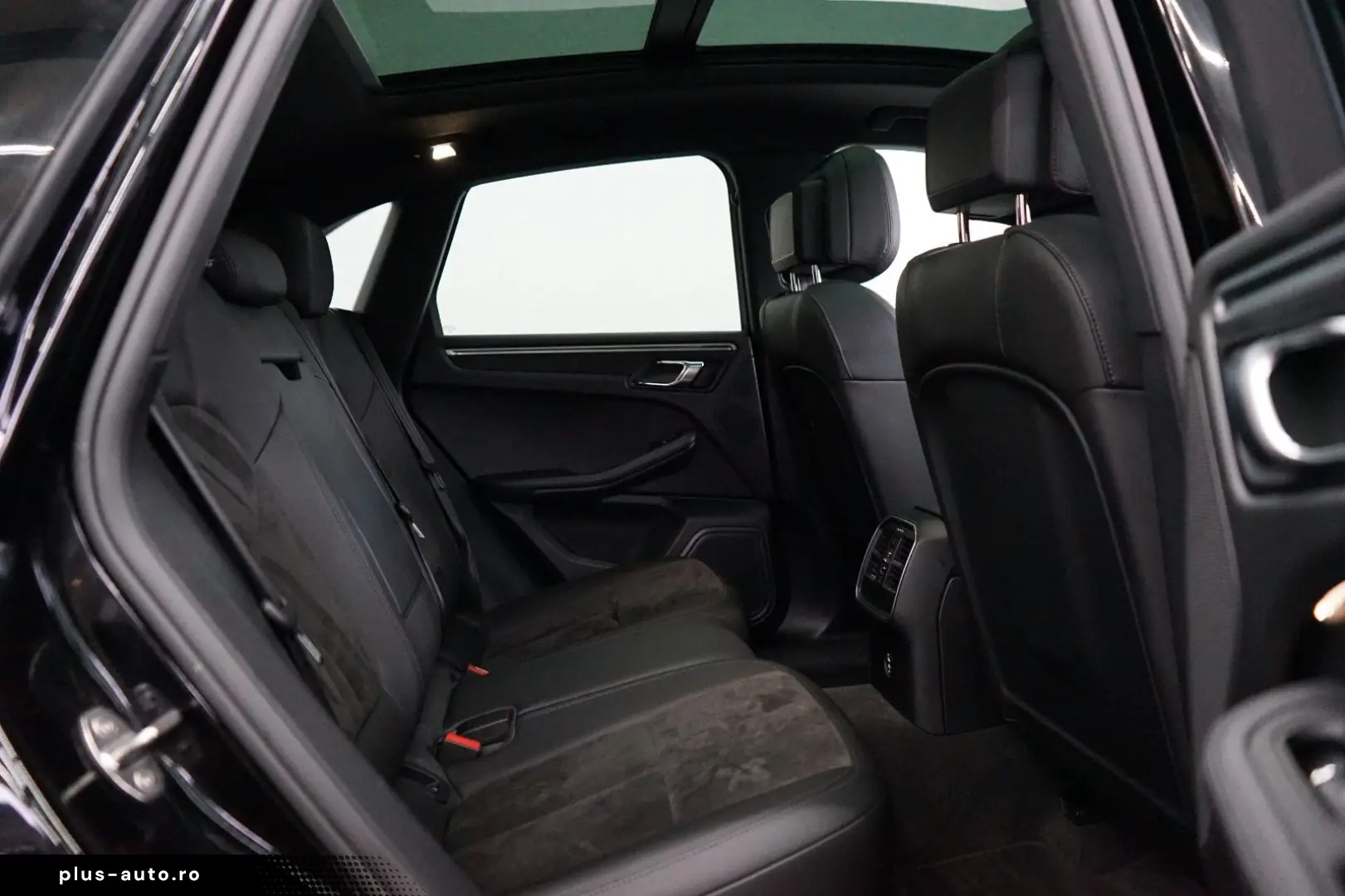 PORSCHE Macan 2.0 PANO AHK PASM CARPLAY R-Kamera 20z