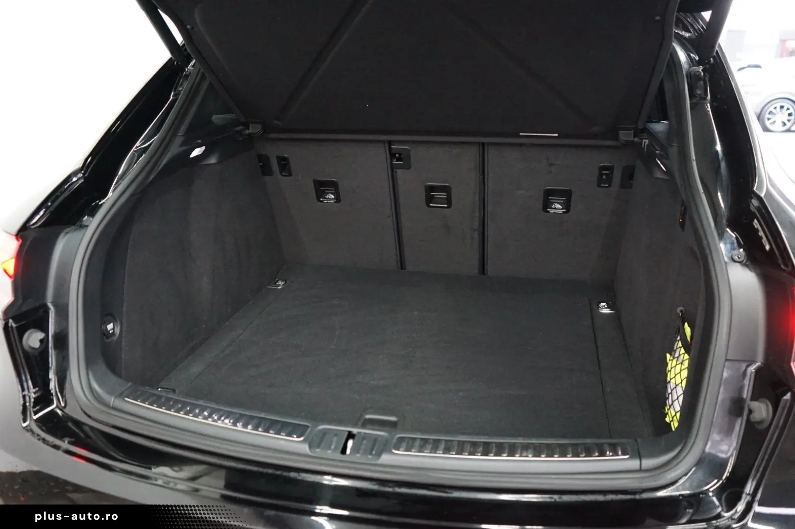 PORSCHE Macan 2.0 PANO AHK PASM CARPLAY R-Kamera 20z