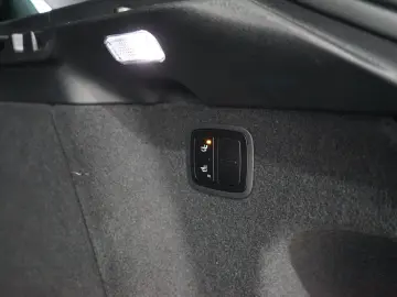 PORSCHE Macan 2.0 PANO AHK PASM CARPLAY R-Kamera 20z