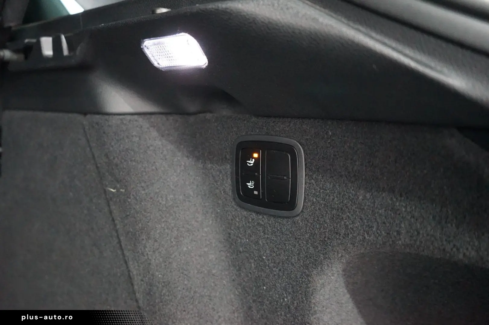 PORSCHE Macan 2.0 PANO AHK PASM CARPLAY R-Kamera 20z