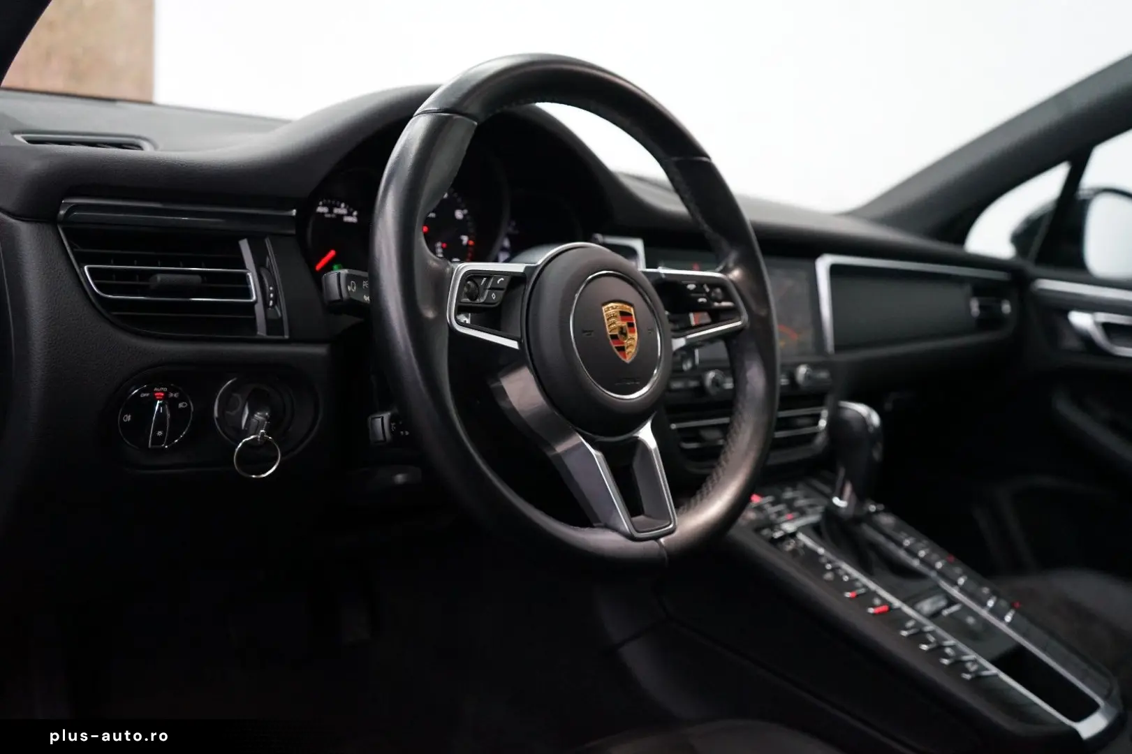 PORSCHE Macan 2.0 PANO AHK PASM CARPLAY R-Kamera 20z