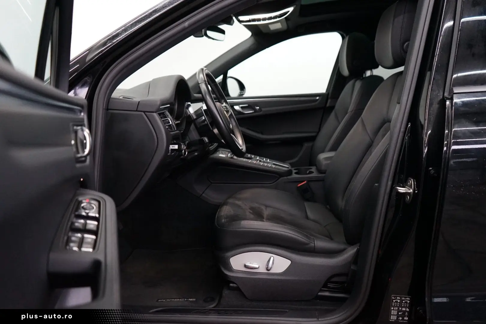 PORSCHE Macan 2.0 PANO AHK PASM CARPLAY R-Kamera 20z