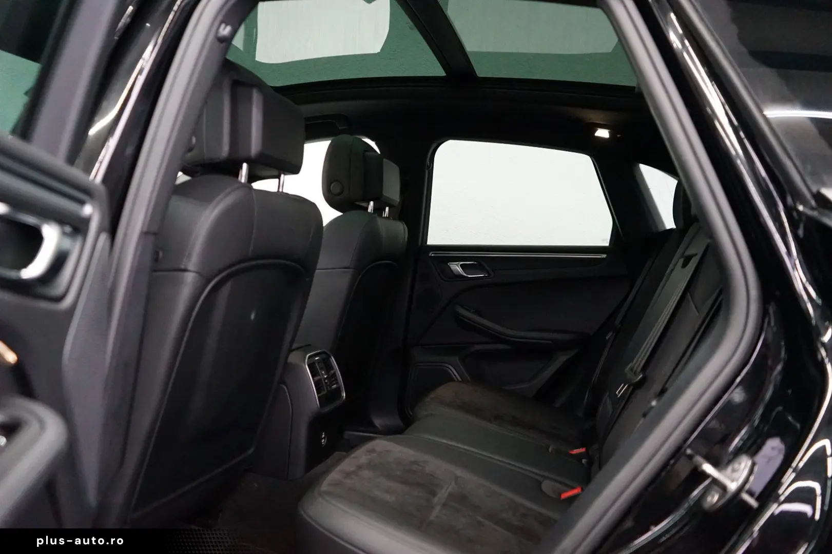 PORSCHE Macan 2.0 PANO AHK PASM CARPLAY R-Kamera 20z