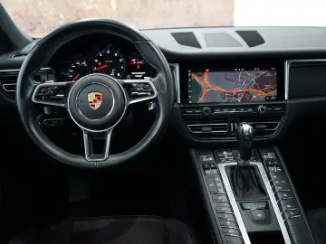 PORSCHE Macan 2.0 PANO AHK PASM CARPLAY R-Kamera 20z