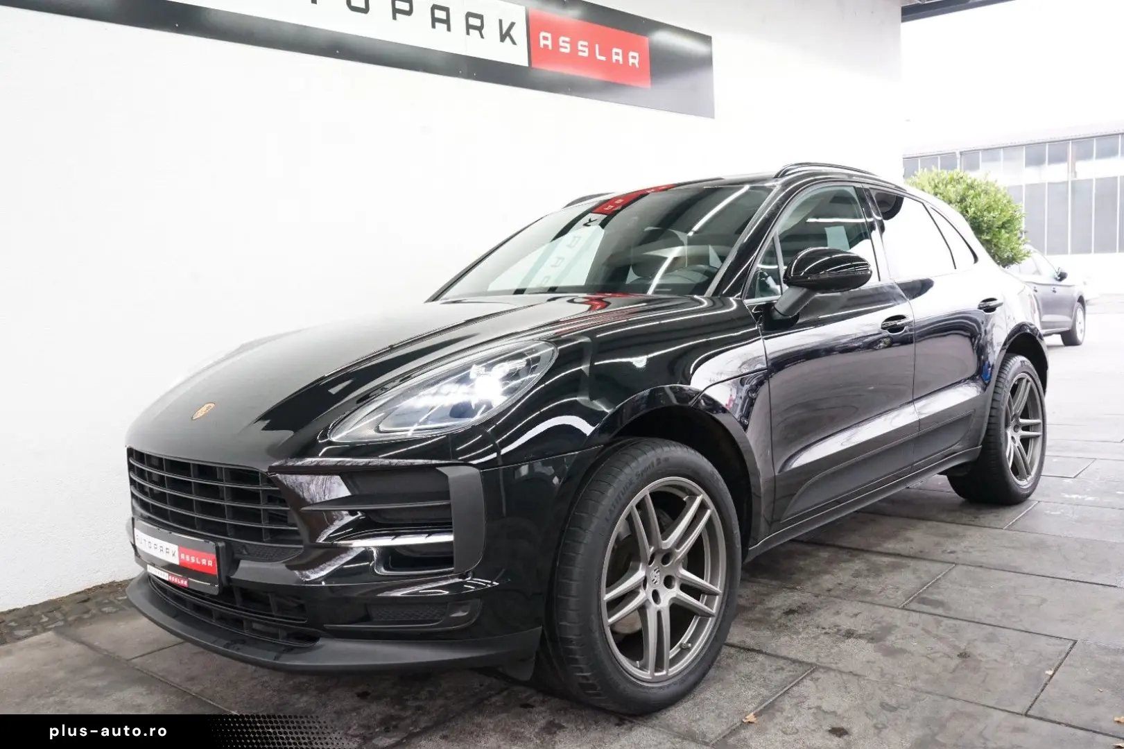 PORSCHE Macan 2.0 PANO AHK PASM CARPLAY R-Kamera 20z